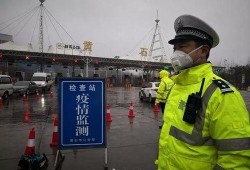 黄石民警吃瓜事件,网络舆论下的警民互动与反思