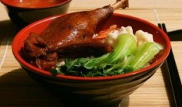 吃瓜喝水吃鸭腿,水润心田，鸭腿佳肴，尽享美食盛宴