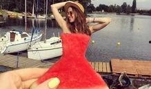 美女吃瓜拍照姿势,捕捉美女吃瓜的优雅瞬间