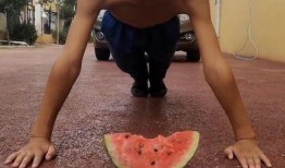 练功夫吃瓜,探寻武侠世界中的生活哲学