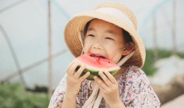 梦见和姐姐摘瓜吃,与姐姐共摘瓜果的甜蜜时光