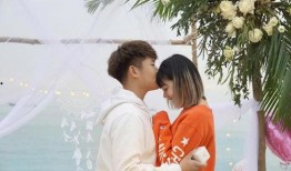 异地恋情侣吃瓜