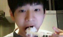 吃瓜美少年