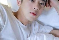 梁靖康吃瓜场面图片,瓜王降临！