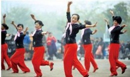 广场舞 吃瓜纳凉,广场舞与吃瓜的欢乐时光