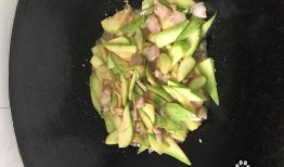 炒着吃的小瓜,清爽可口，夏日必备佳肴