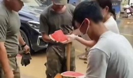 台下老板吃瓜事件,揭秘职场八卦背后的真相