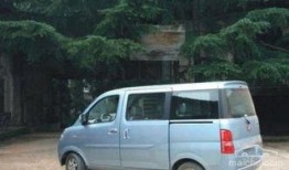 轿车打架群众吃瓜