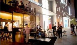 酒吧吃瓜视频在线观看,揭秘夜店里的趣味瞬间