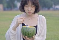 校园吃瓜女生,揭秘吃瓜女生的那些事儿