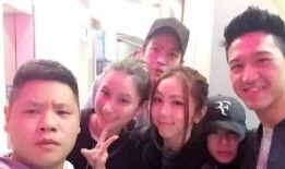 男友给我买吃瓜,男友送我吃瓜，甜蜜瞬间定格