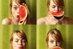 女孩夏日吃瓜头像,瓜果飘香——女孩吃瓜头像下的夏日风情