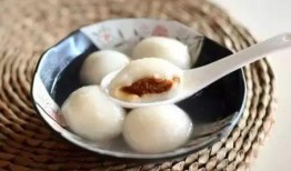 吃瓜小熊吃汤圆