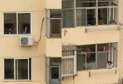 趴窗户吃瓜,揭秘趴窗户吃瓜的趣味生活