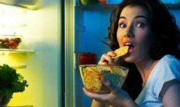 光崽吃瓜吃睡着,吃瓜入睡的惬意时光