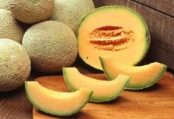 西瓜哈密瓜同时吃,双重口感盛宴