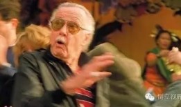 吃瓜老头小伙,吃瓜老头与小伙的趣味生活碰撞