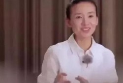 董洁和儿子吃瓜,温馨画面引网友热议