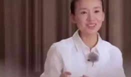 董洁和儿子吃瓜,温馨画面引网友热议